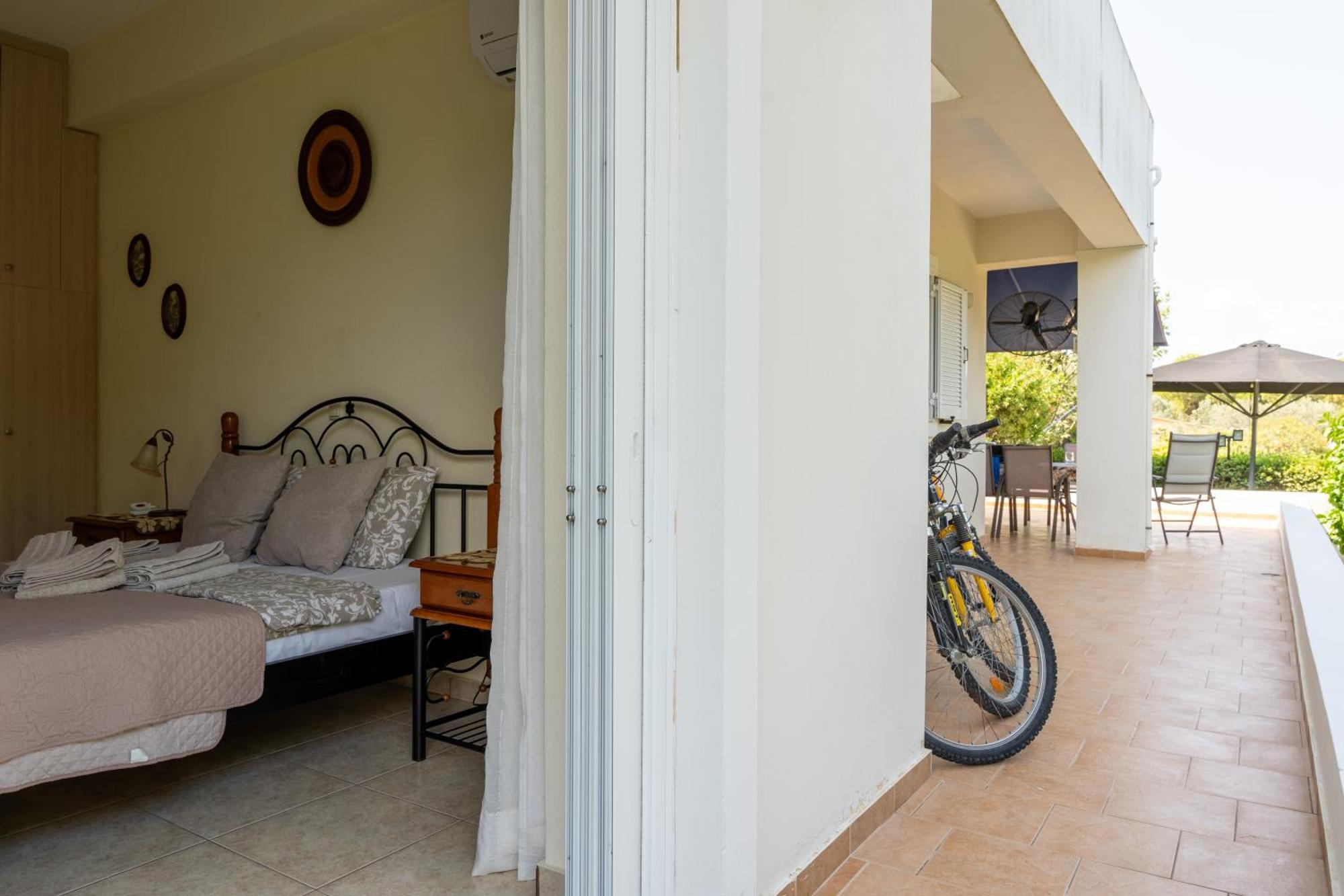 Beautiful Summer Villa In Chalkoutsi Khalkoutsion Bagian luar foto